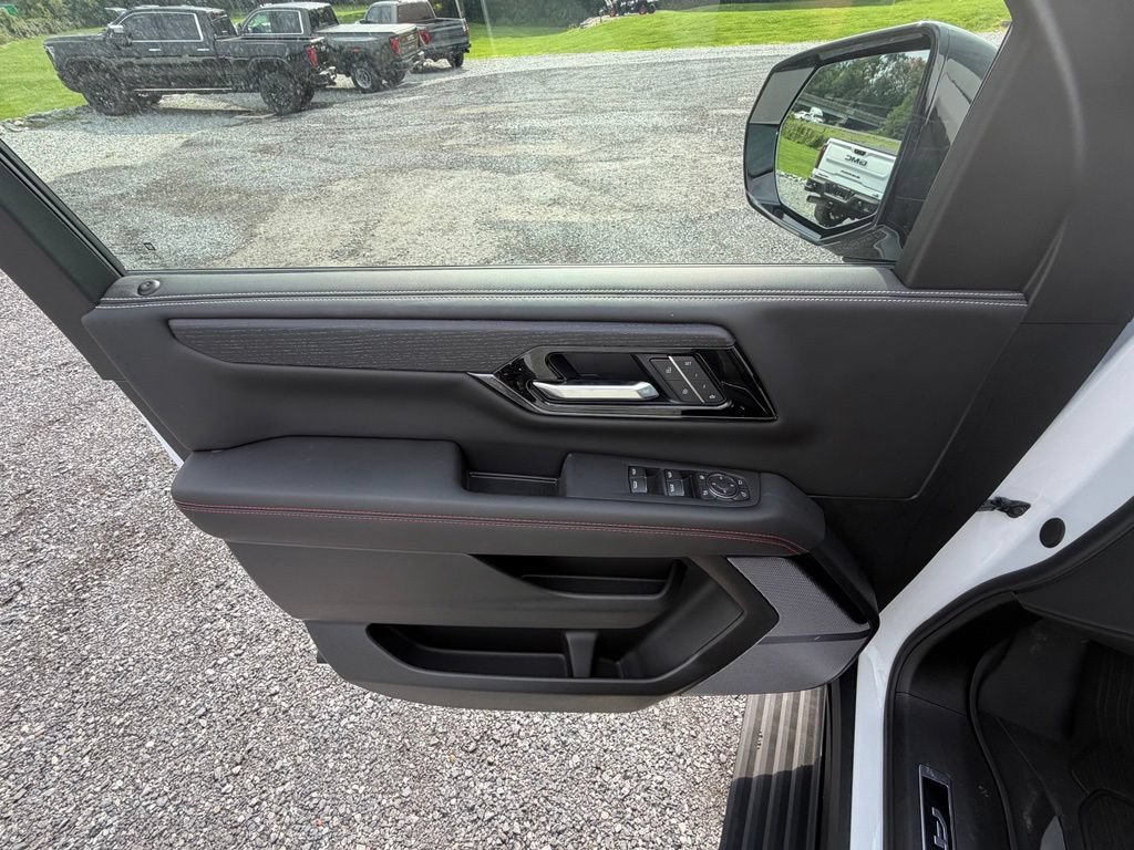 Used 2026 GMC Yukon AT4 Ultimate w/ LPO, Floor Liner Package AWD/4WD image 6