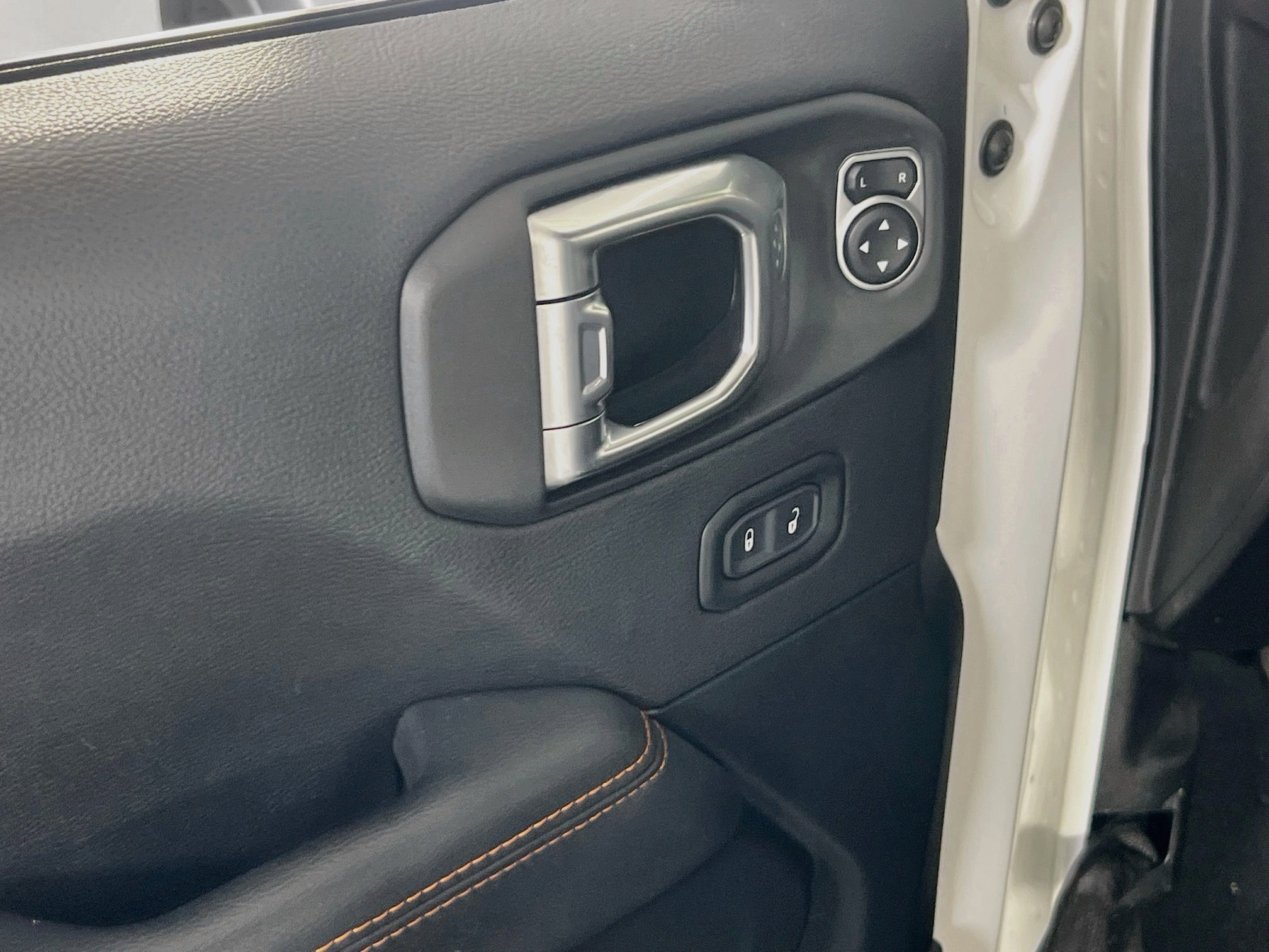 Used 2022 Jeep Gladiator Mojave w/ LED Lighting Group AWD/4WD image 18