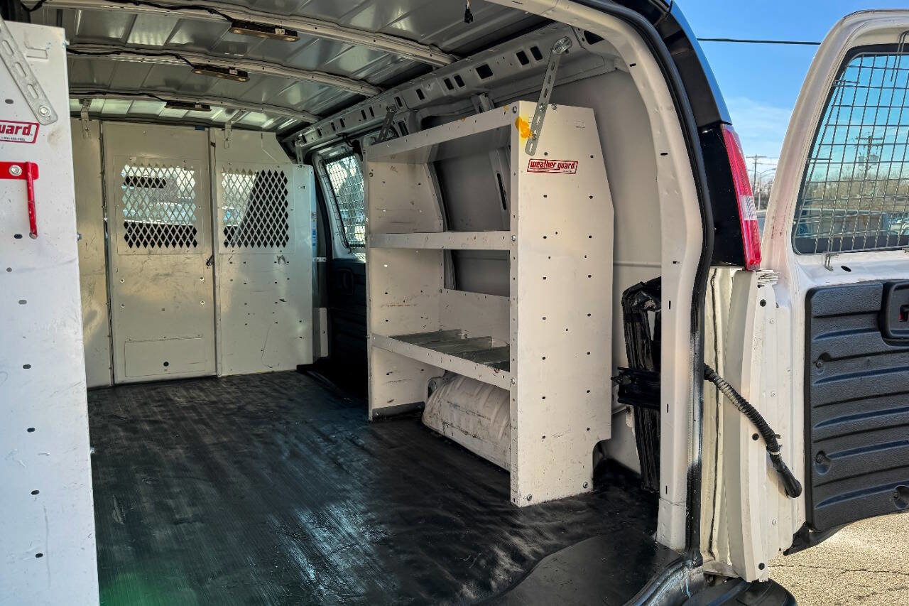 Used 2017 Chevrolet Express 2500 image 16