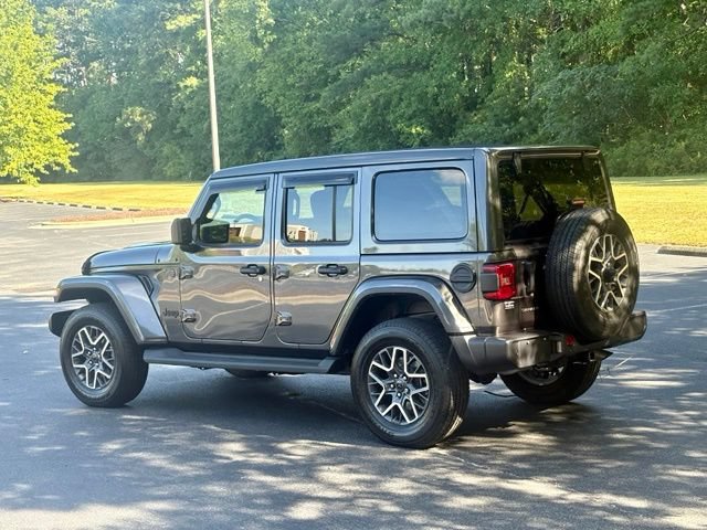Used 2025 Jeep Wrangler Unlimited Sahara AWD/4WD image 4