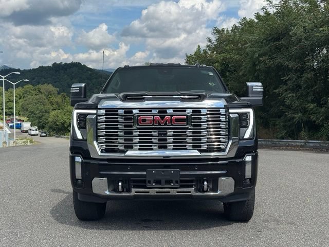 Used 2024 GMC Sierra 2500 Denali w/ Technology Package AWD/4WD image 2
