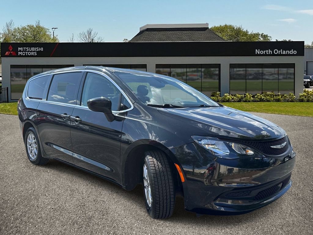 Used 2023 Chrysler Voyager LX FWD image 7