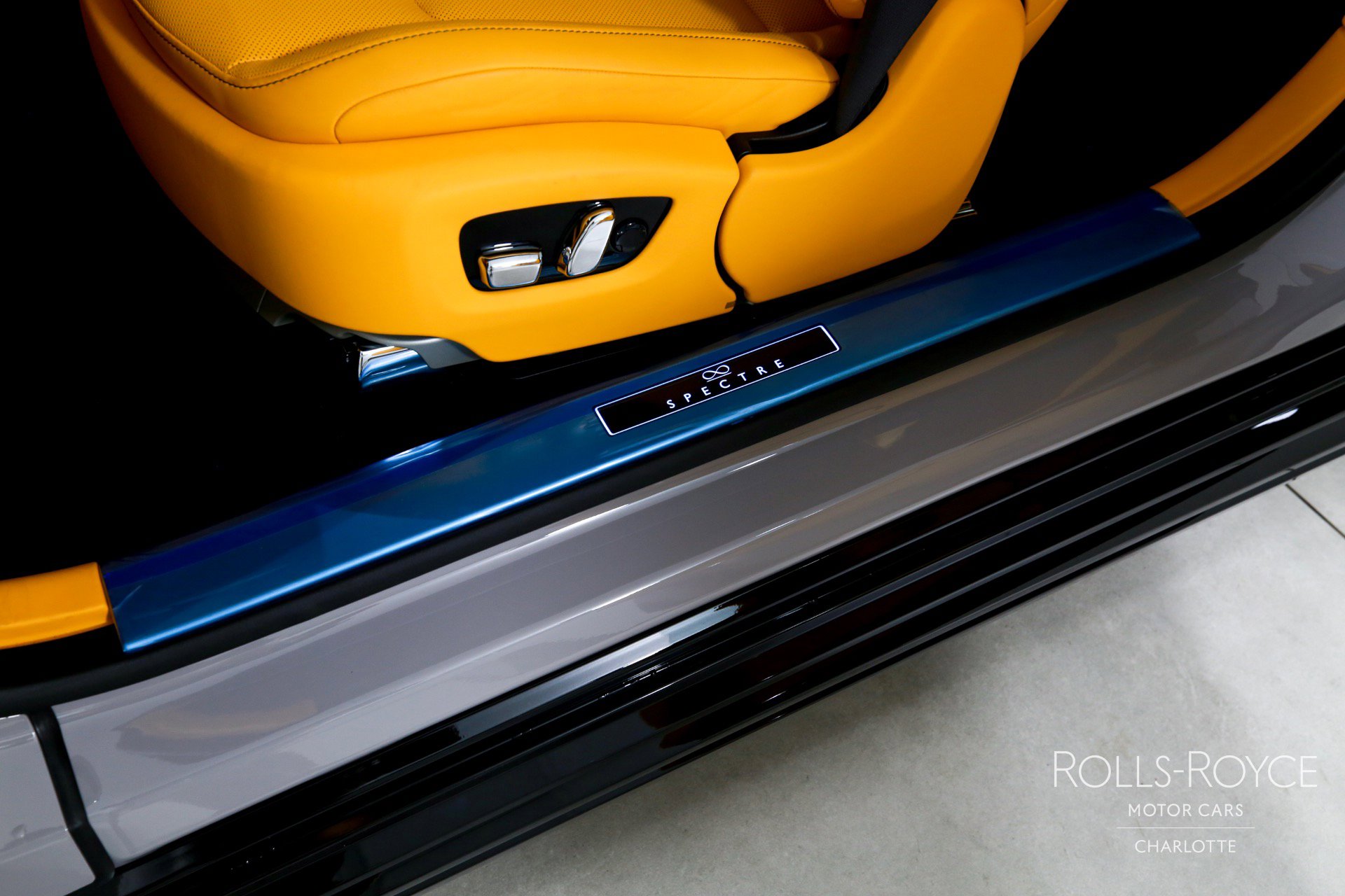 New 2025 Rolls-Royce Spectre Black Badge w/ Spectre Enhancement Package image 20