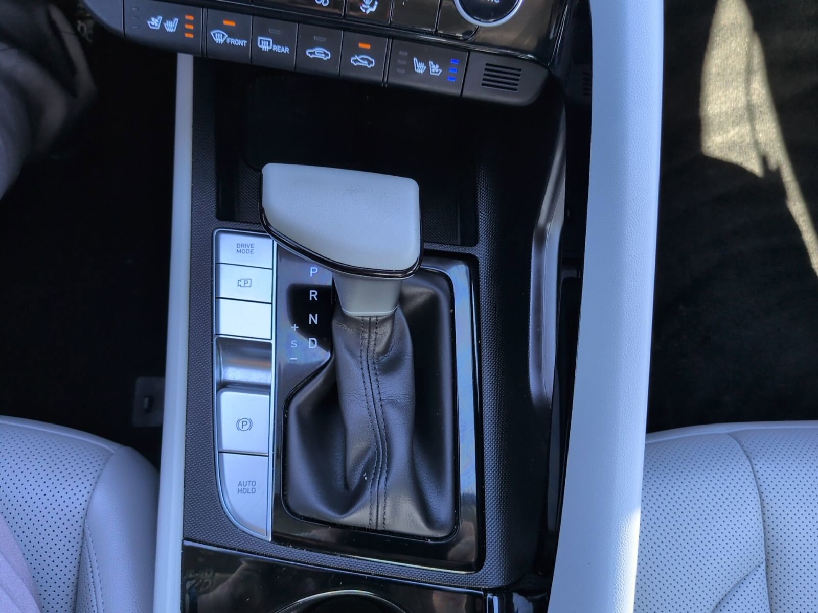 Used 2025 Hyundai Elantra Limited image 27