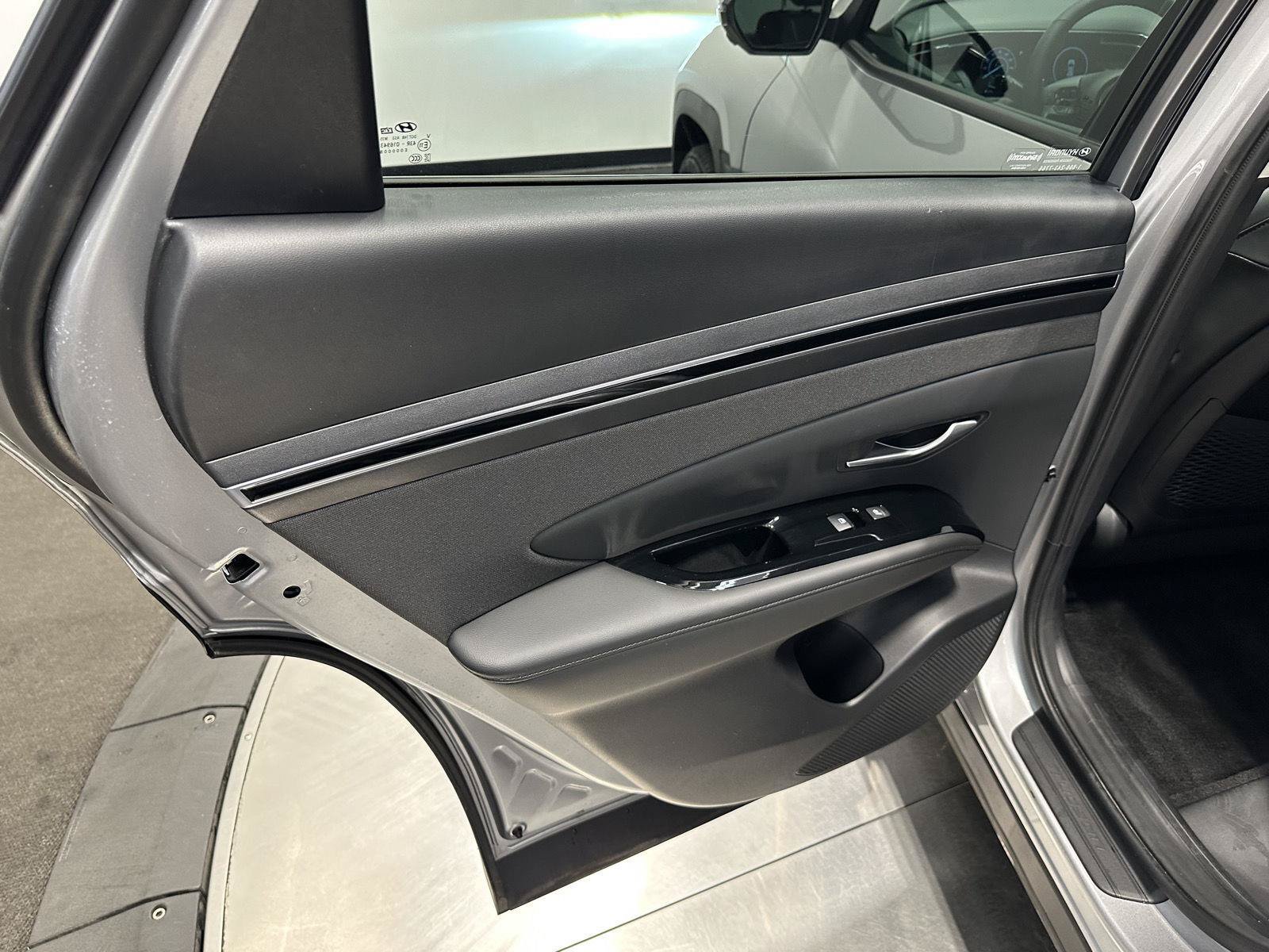 Certified 2023 Hyundai Tucson Limited AWD/4WD image 29