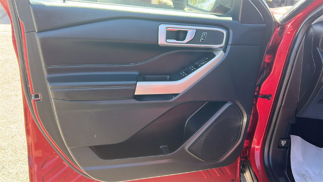 Certified 2023 Ford Explorer XLT RWD image 18