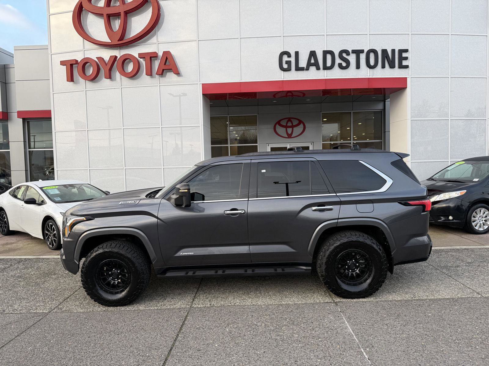 Used 2023 Toyota Sequoia Limited image 3