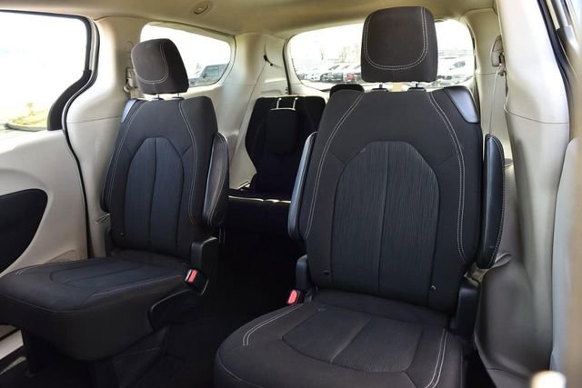 Used 2024 Chrysler Voyager LX image 20