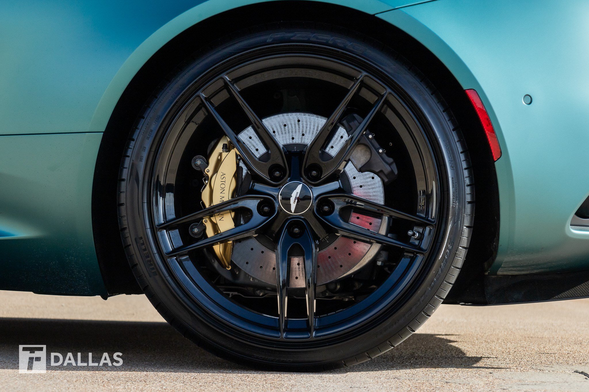 Used 2023 Aston Martin DBS Superleggera Volante RWD image 9
