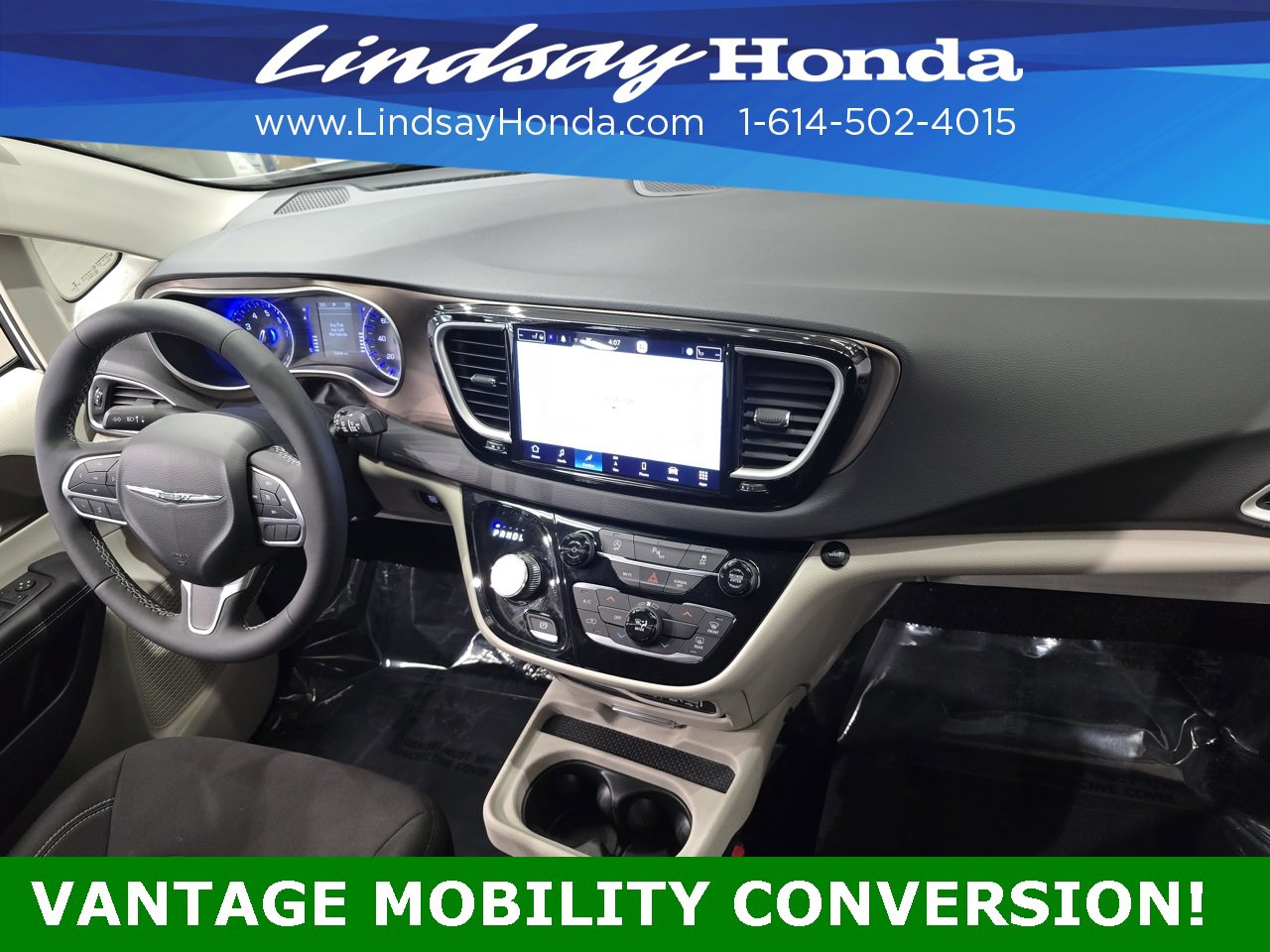 Used 2022 Chrysler Voyager LX image 9