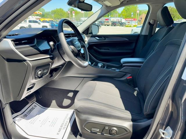 Used 2023 Jeep Grand Cherokee L Laredo RWD image 13