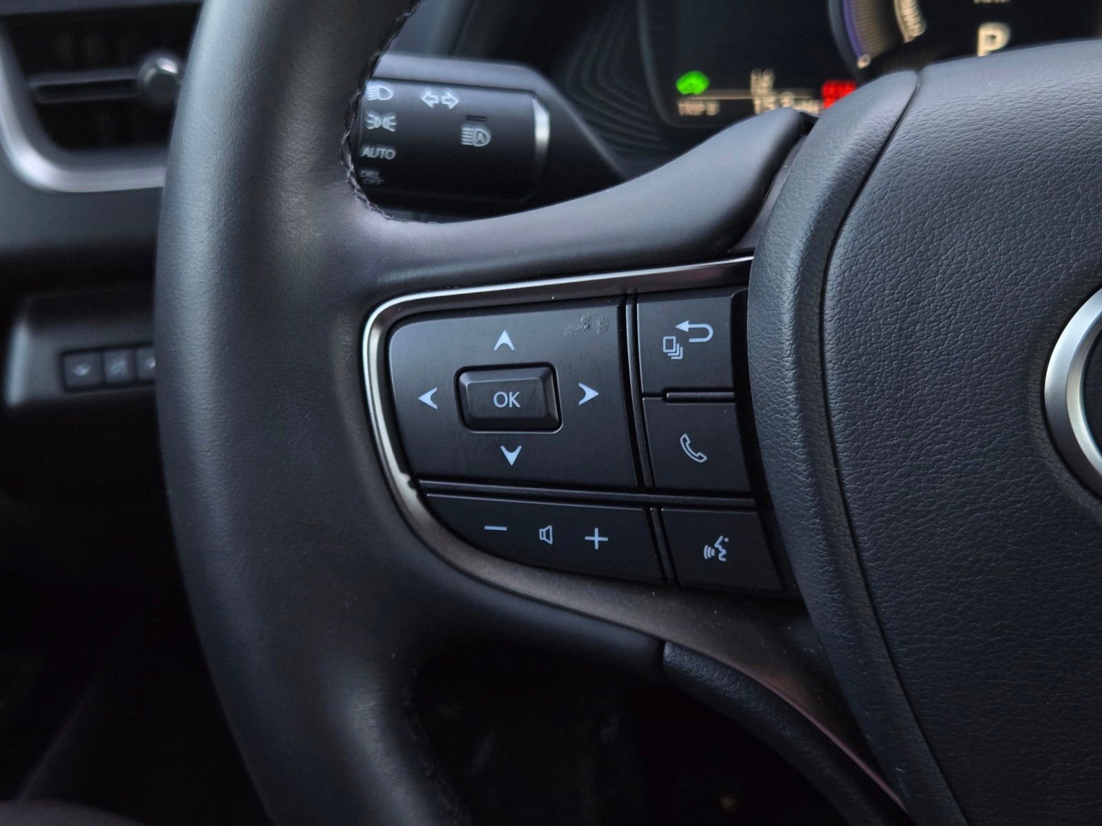 Used 2024 Lexus UX 250h FWD image 21