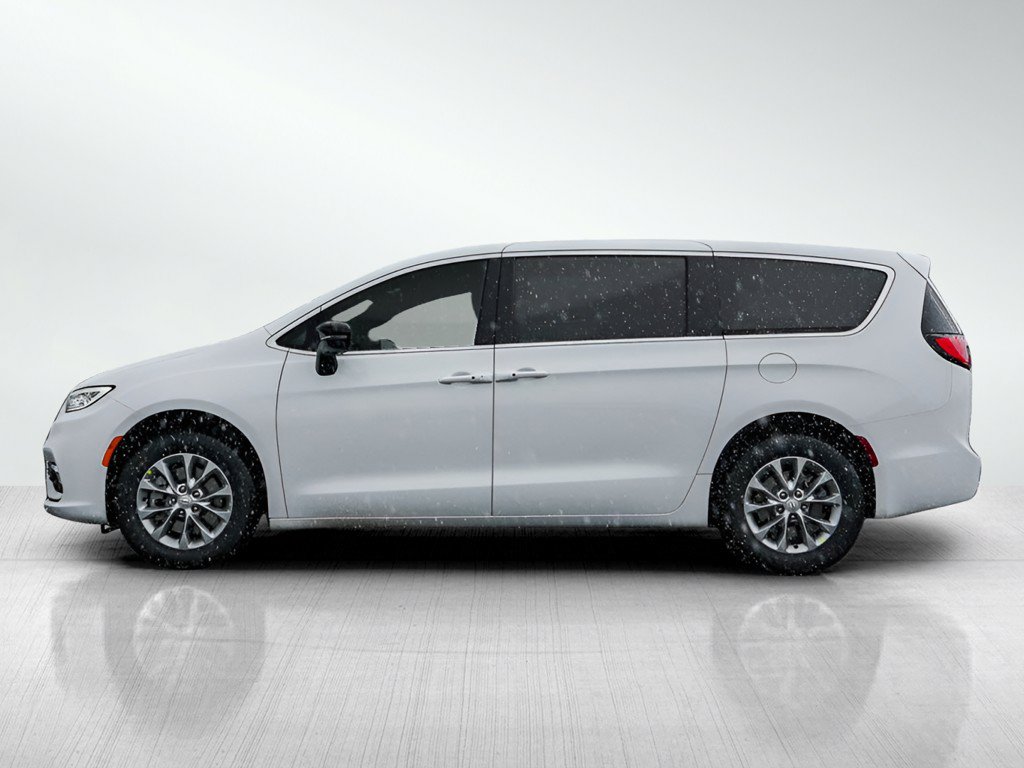 Used 2026 Chrysler Pacifica Select AWD/4WD image 4