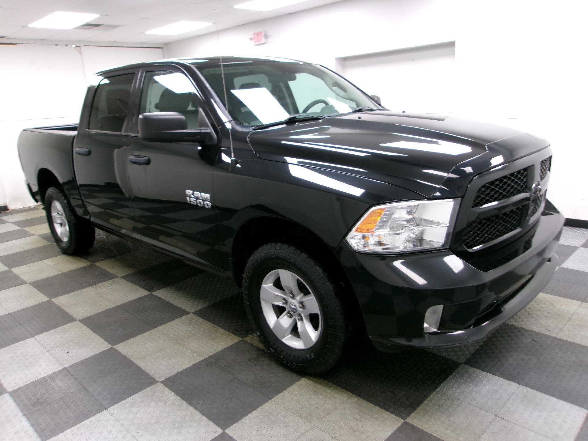 Used 2017 RAM 1500 Express AWD/4WD image 13