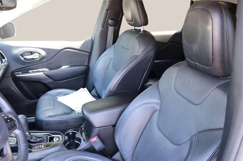 Used 2019 Jeep Cherokee Limited FWD image 12