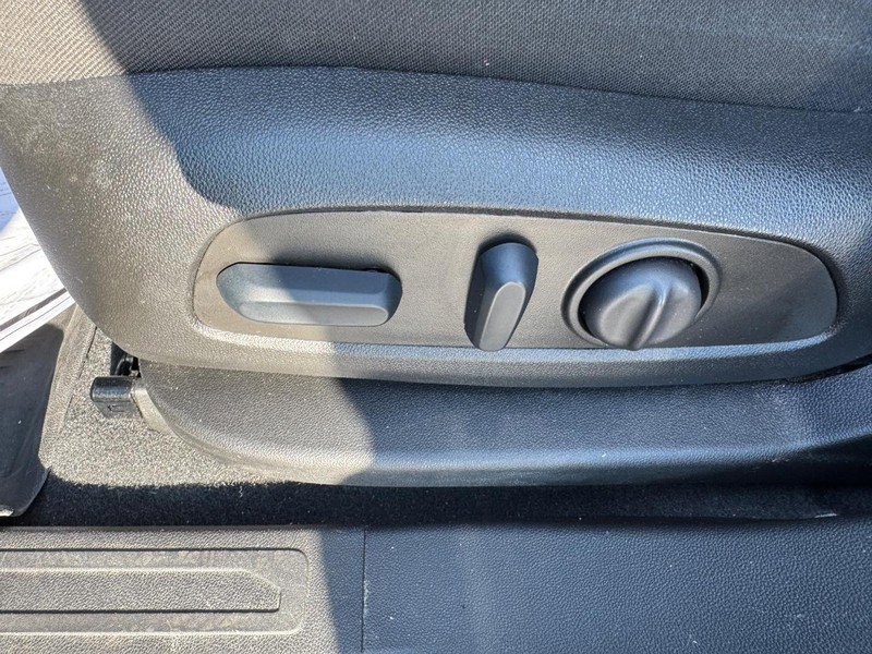 Certified 2023 GMC Acadia SLE w/ Driver Convenience Package image 17