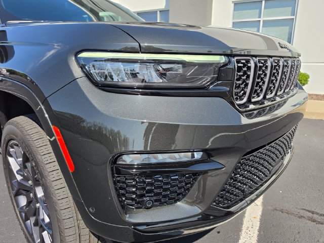 Used 2024 Jeep Grand Cherokee Summit AWD/4WD image 15