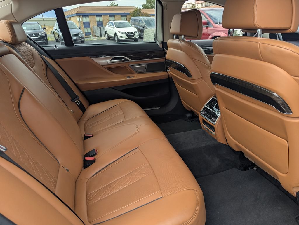Used 2022 BMW 740i w/ Premium Package RWD image 34