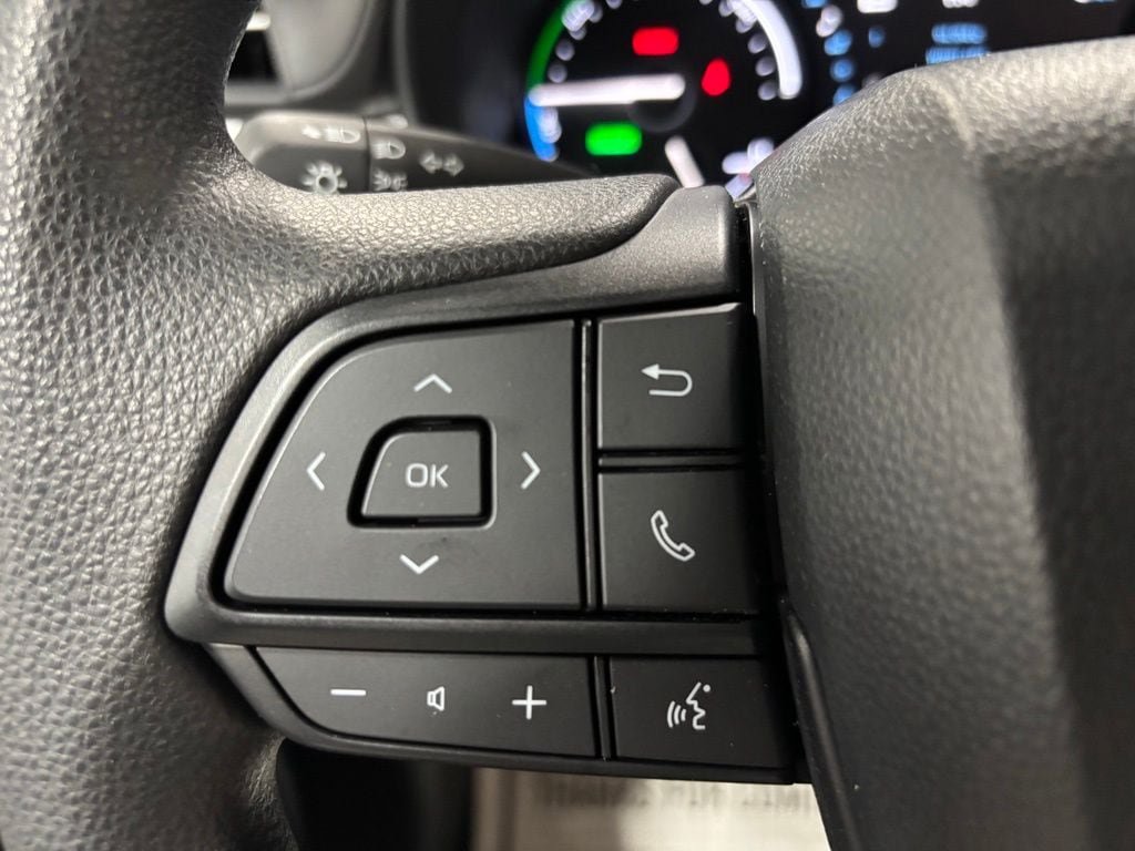 Used 2026 Toyota Sienna LE FWD image 19