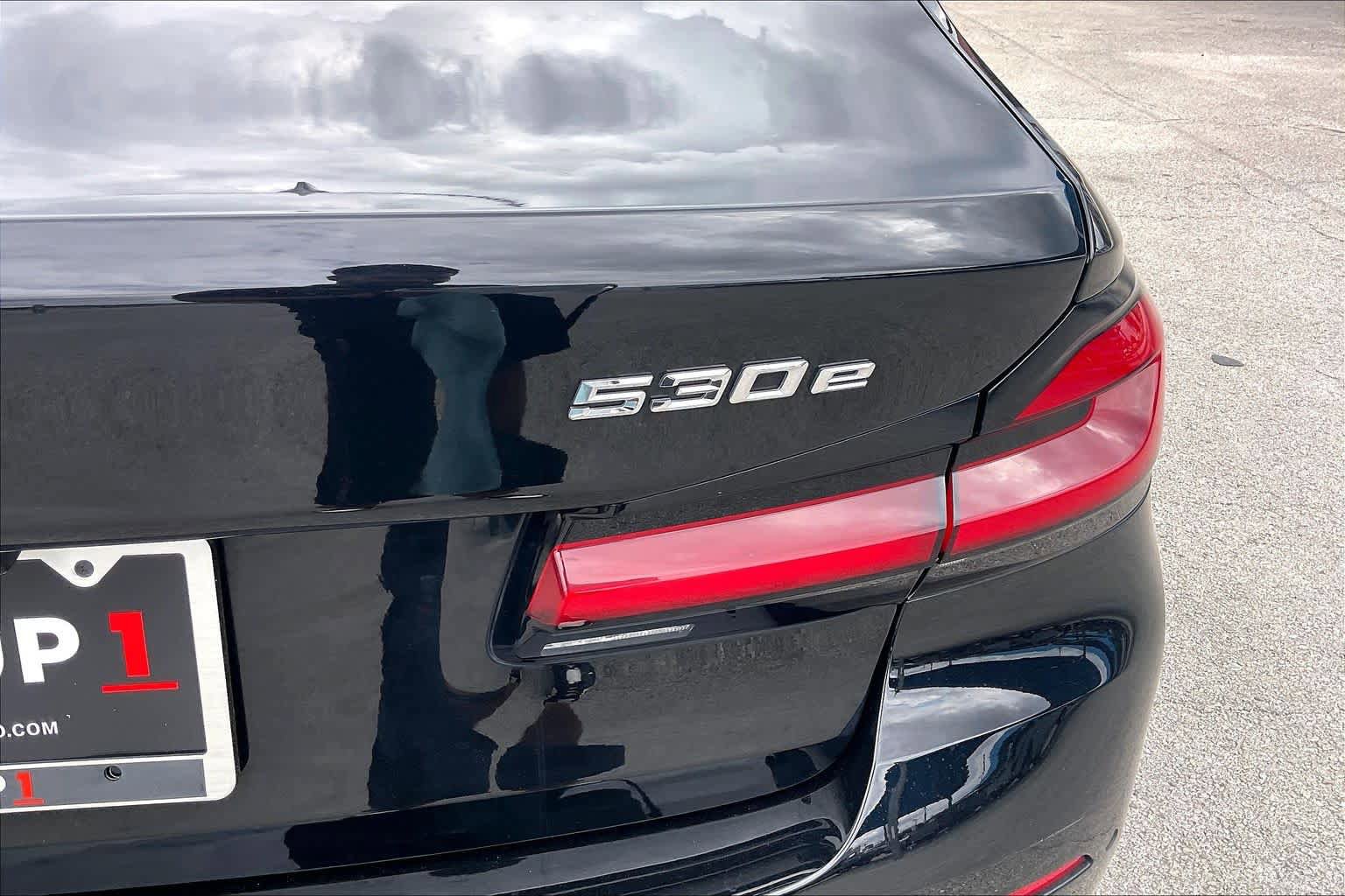 Used 2021 BMW 530e w/ Parking Assistance Package image 33