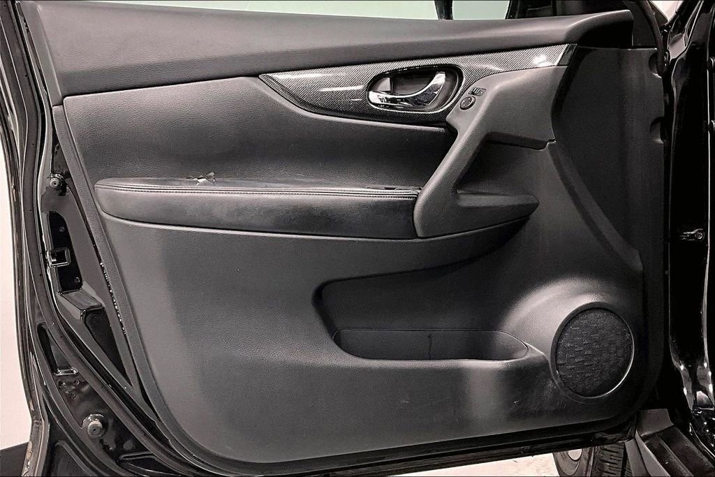 Used 2016 Nissan Rogue SL w/ SL Premium Package FWD image 21