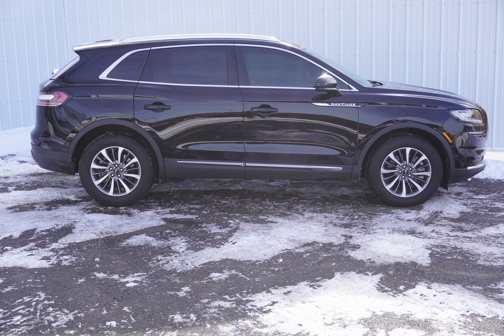 Used 2023 Lincoln Nautilus AWD w/ Premium Package image 2