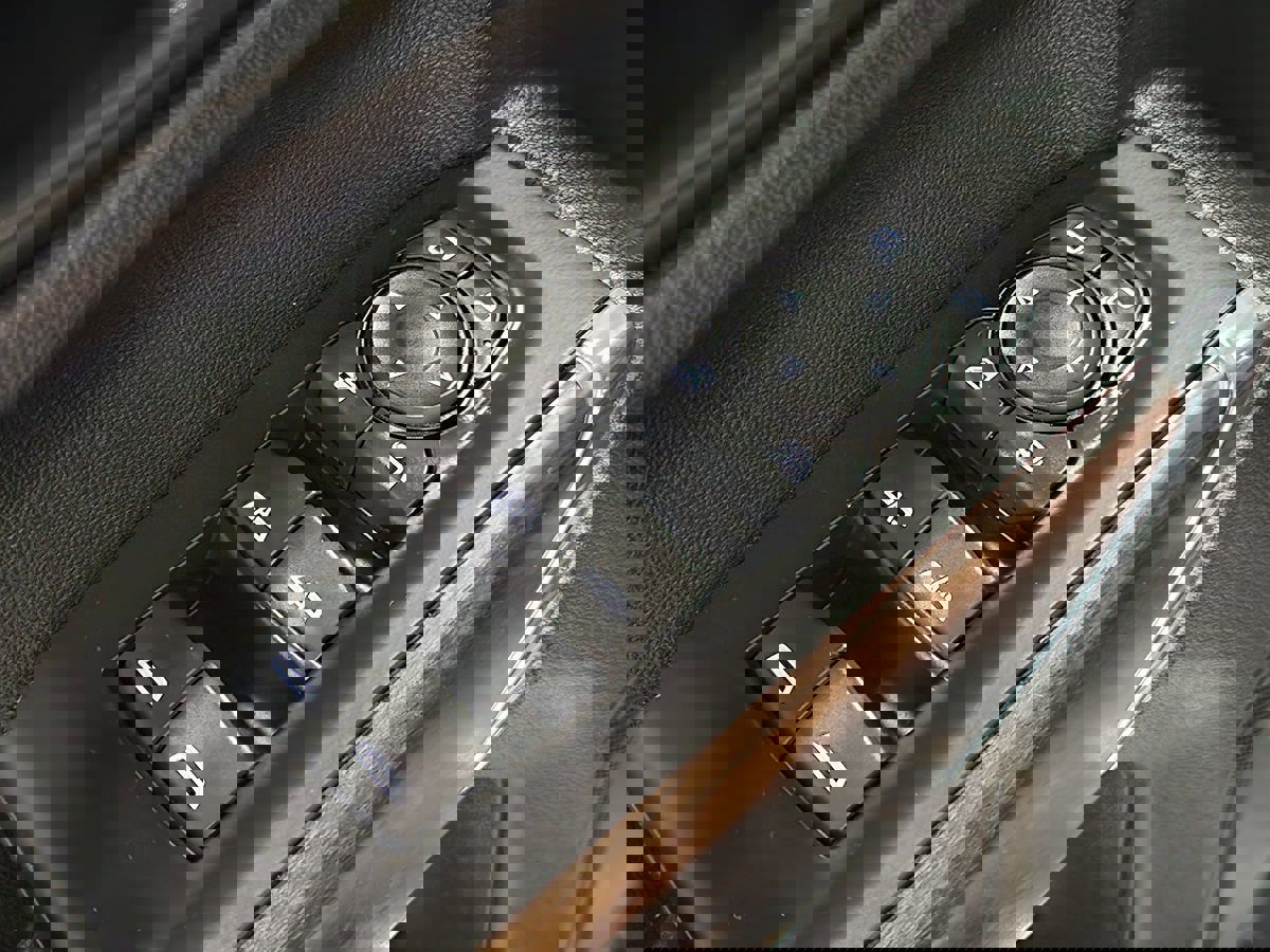 Used 2021 GMC Sierra 1500 SLT image 42