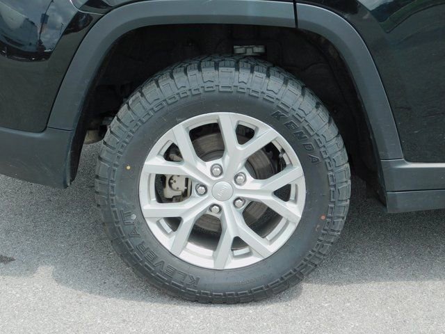 Used 2023 Jeep Grand Cherokee Limited image 30