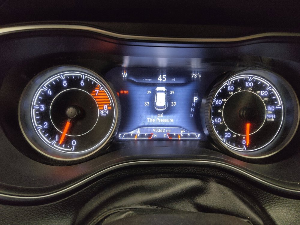 Used 2020 Jeep Cherokee Trailhawk image 23