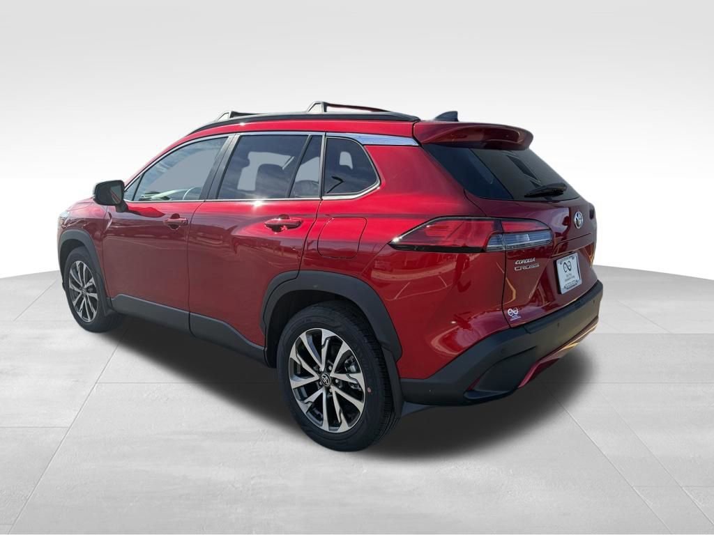 Used 2025 Toyota Corolla Cross XLE image 5