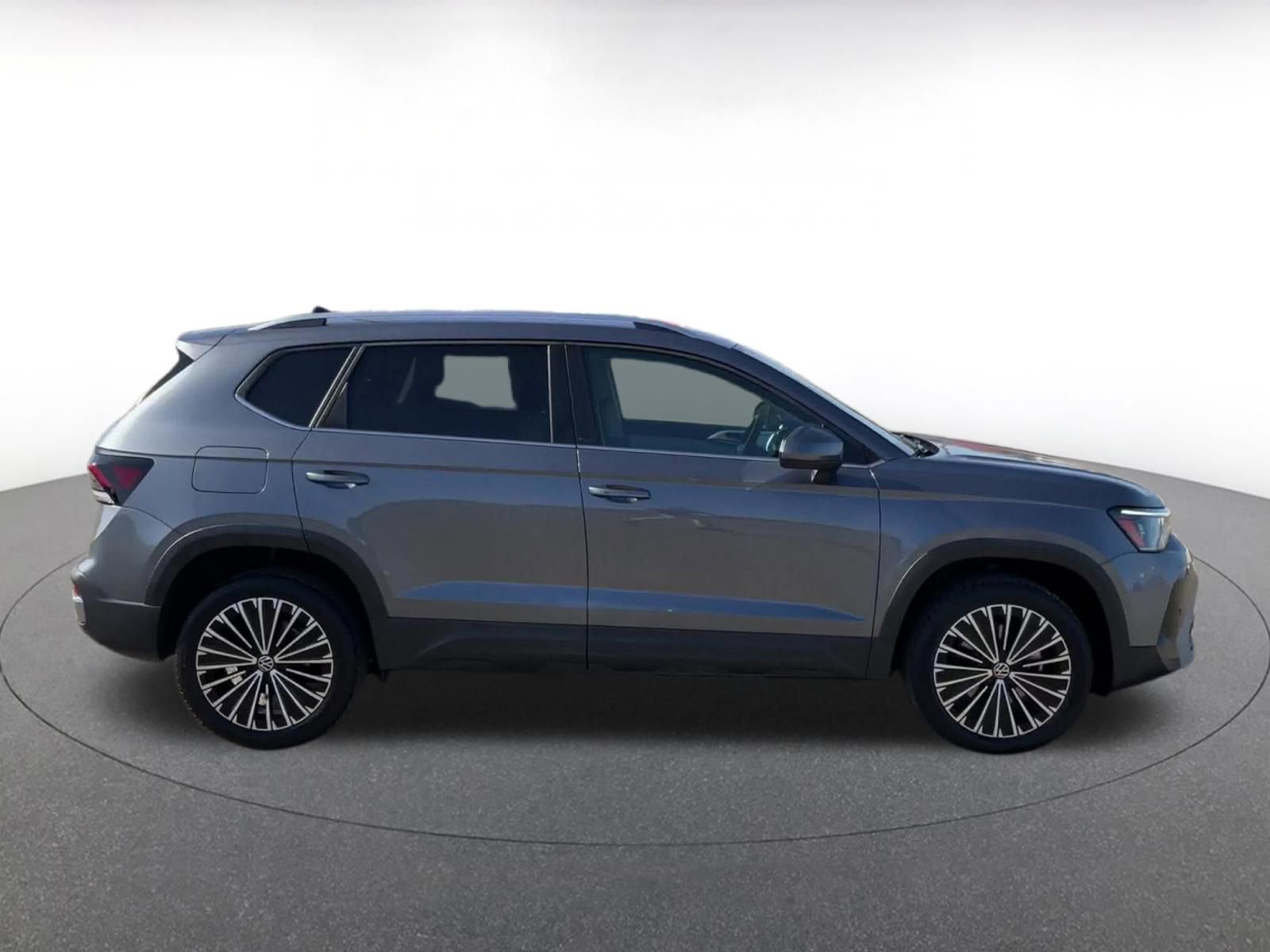 Used 2025 Volkswagen Taos SE image 16