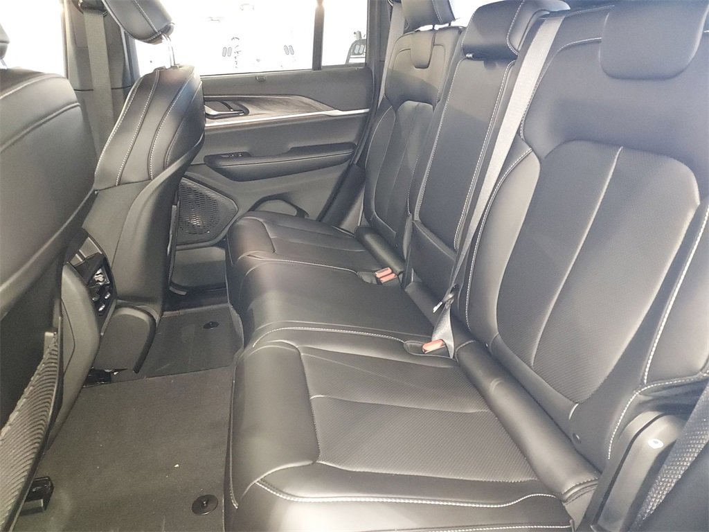 New 2025 Jeep Grand Cherokee Limited w/ Luxury Tech Group II image 29