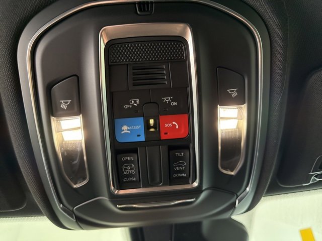 New 2025 Jeep Grand Cherokee L Laredo image 22