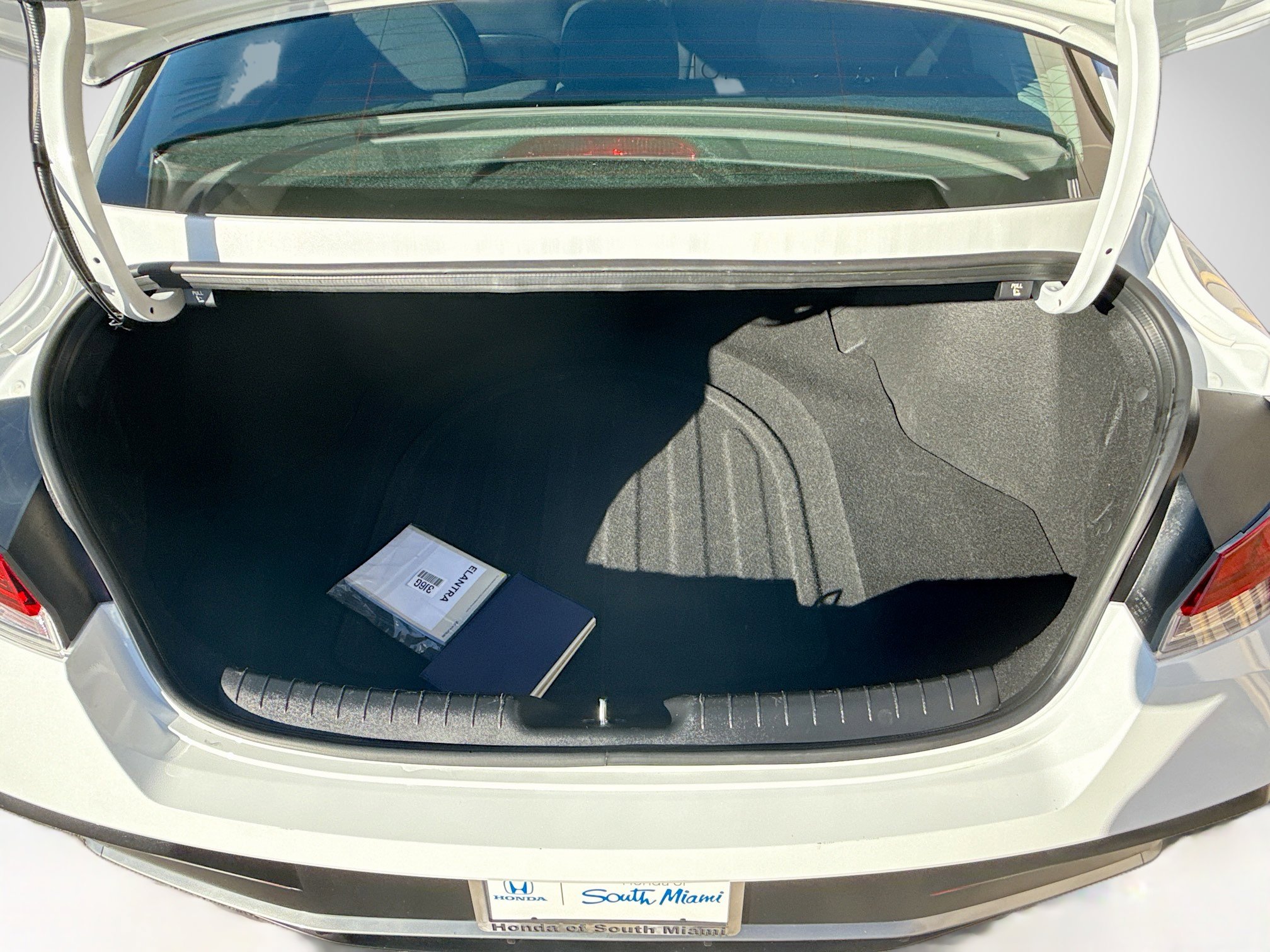 Used 2025 Hyundai Elantra SEL FWD image 26