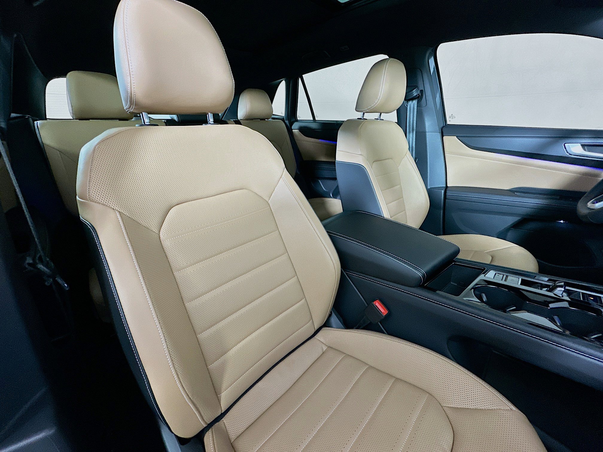 Used 2025 Volkswagen Atlas Cross Sport SEL R-Line image 28