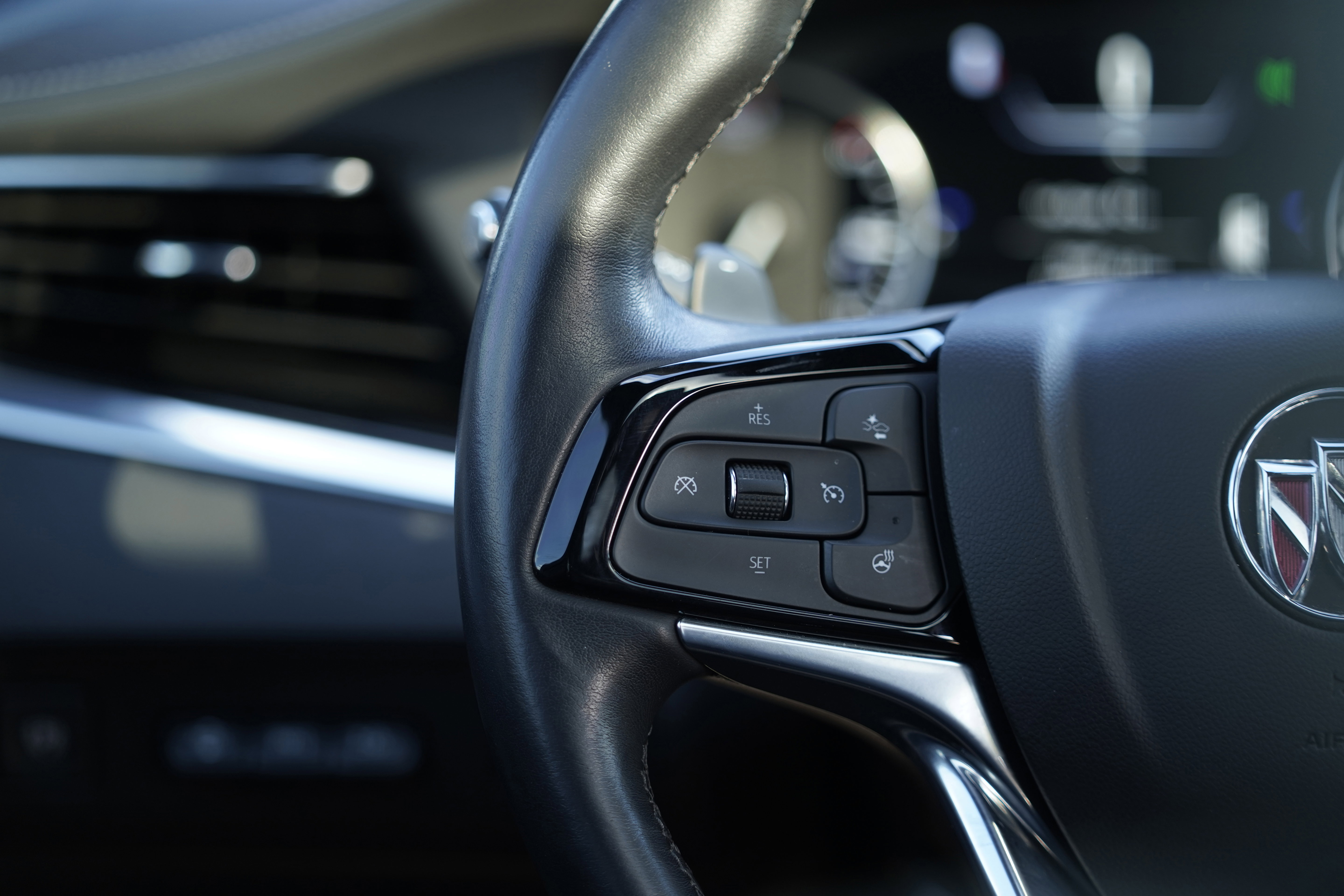 Used 2024 Buick Enclave Avenir w/ Avenir Technology Package image 21