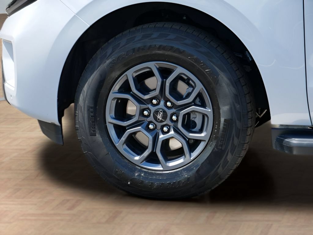 Used 2025 Ford Expedition Active AWD/4WD image 9