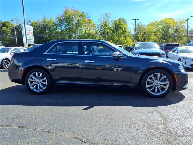 Certified 2019 Chrysler 300 Limited image 2