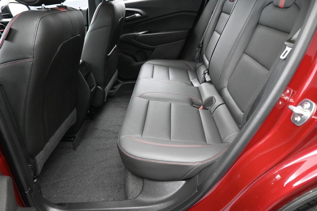 Used 2024 Chevrolet Trax RS w/ Sunroof Package FWD image 32