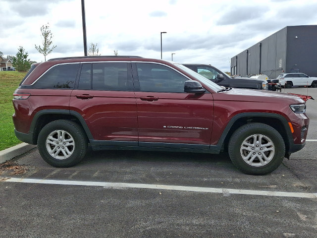 Used 2025 Jeep Grand Cherokee Laredo w/ Luxury Tech Group I AWD/4WD image 7