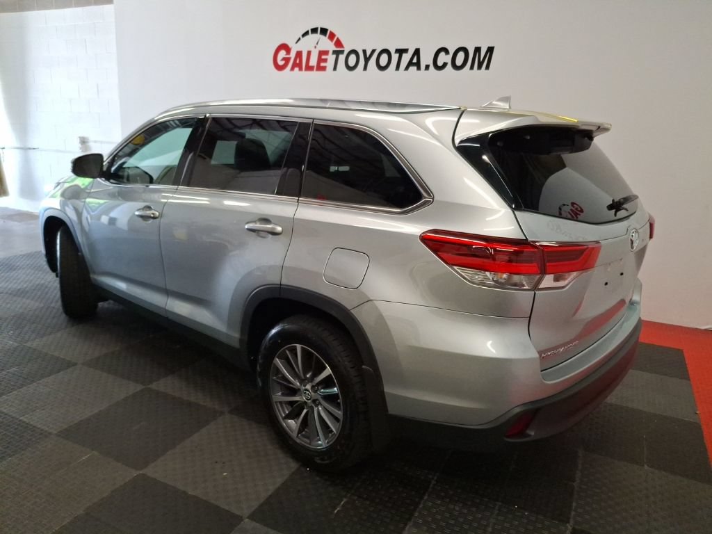 Used 2019 Toyota Highlander XLE AWD/4WD image 10