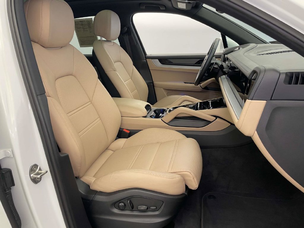 Certified 2024 Porsche Cayenne AWD/4WD image 23