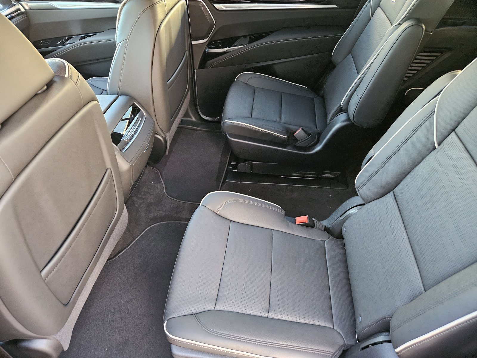 New 2027 Cadillac Escalade Sport w/ Touring Package AWD/4WD image 24