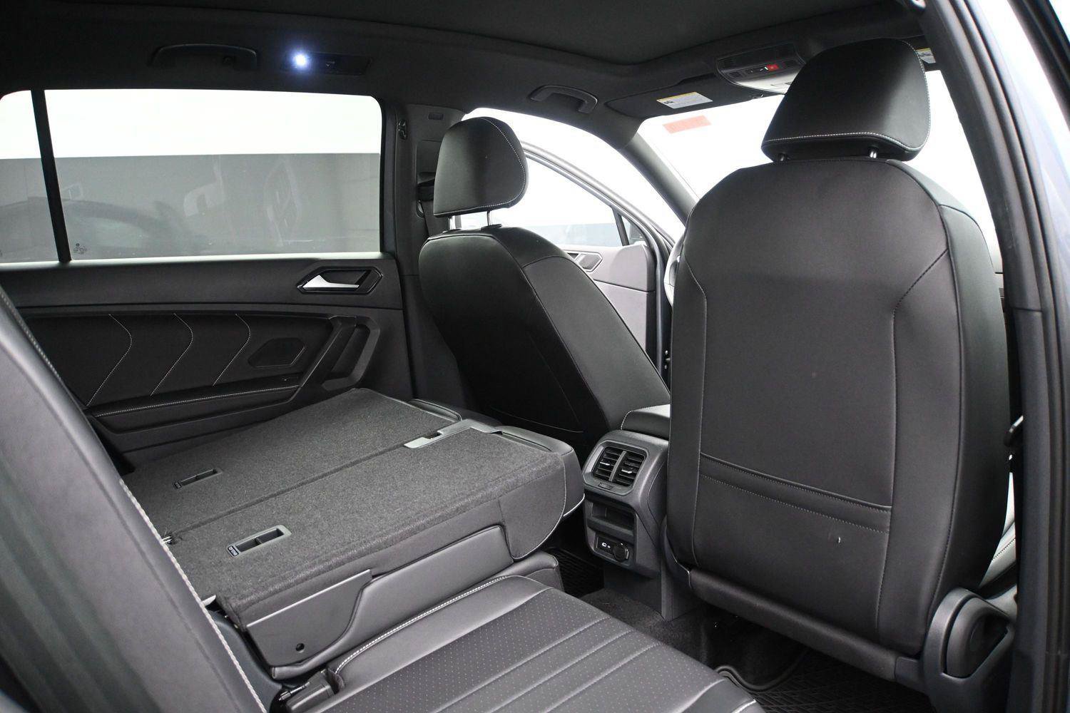 Certified 2024 Volkswagen Tiguan SE R-Line AWD/4WD image 19