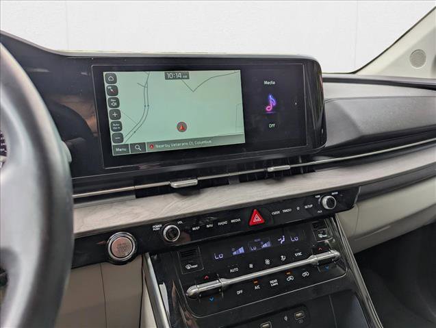 Used 2024 Kia Carnival EX image 16