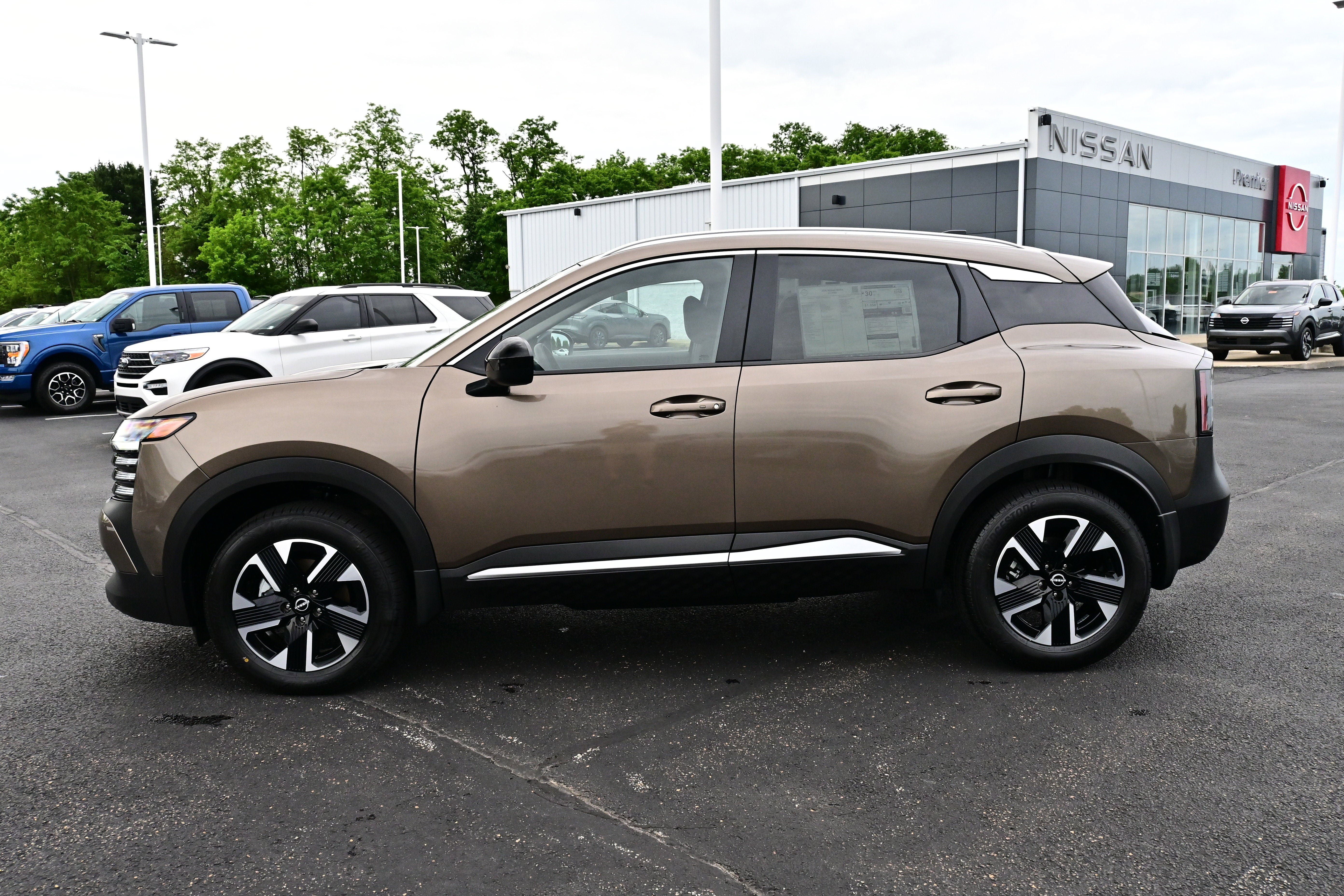 New 2026 Nissan Kicks SV w/ SV Premium Package AWD/4WD image 5