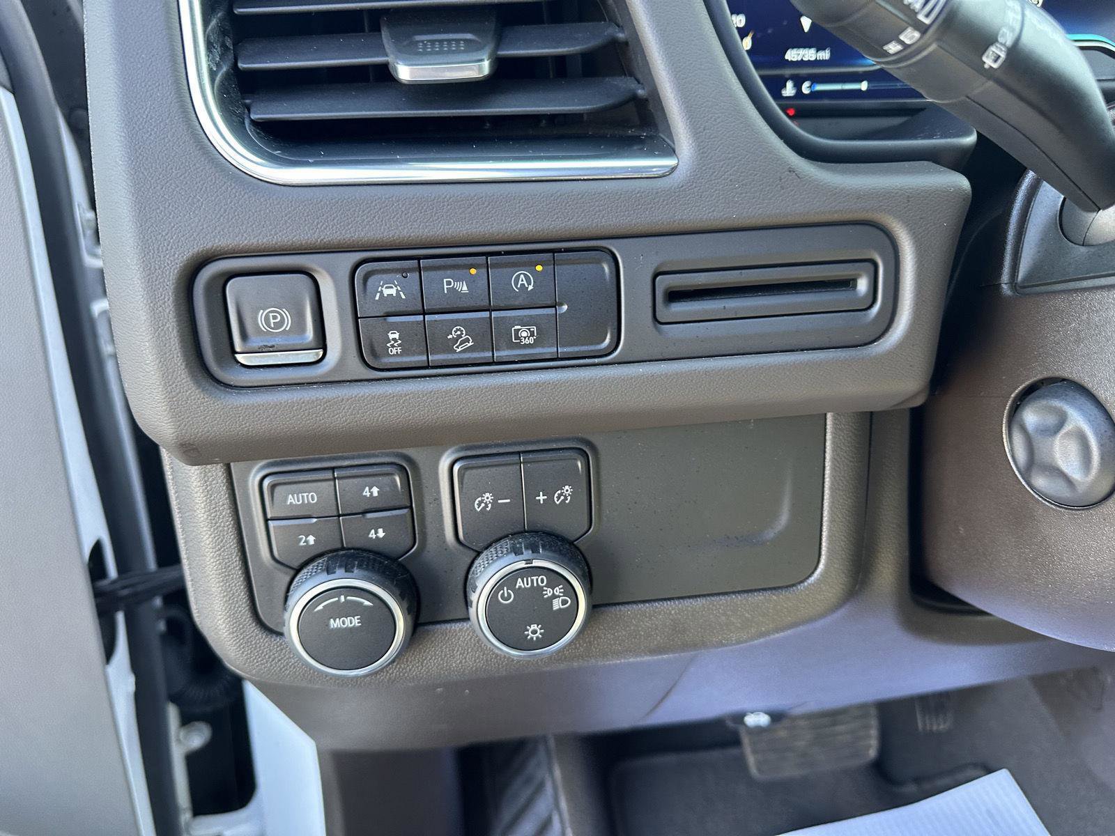 Used 2023 Chevrolet Tahoe Z71 w/ Luxury Package AWD/4WD image 22
