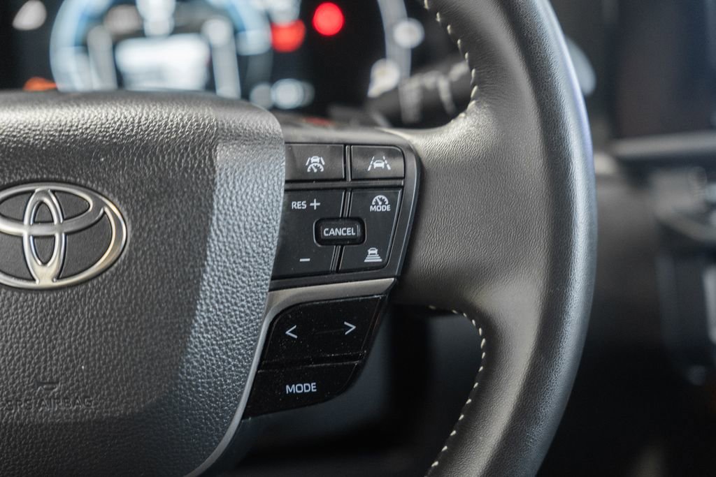Used 2025 Toyota Camry SE FWD image 27
