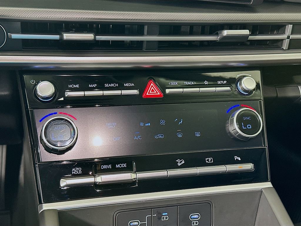 Certified 2026 Hyundai Santa Fe SE image 15