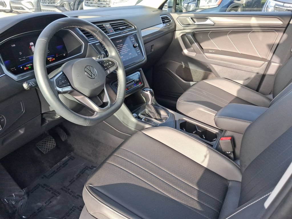 Certified 2023 Volkswagen Tiguan SE FWD image 13